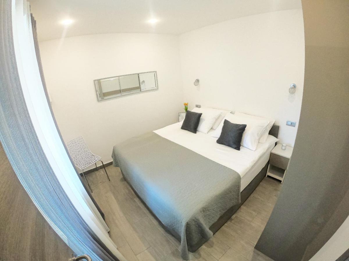 Appartement Stela - Private Terrace & Parking Zadar